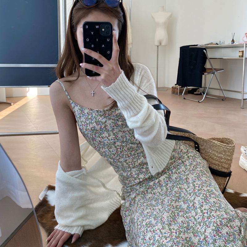 Floral Hip-pack Dress for Women In Summer Sexy Low-cut Slim and Fresh Suspender A-line Skirt Short Skirt Beach Skirt