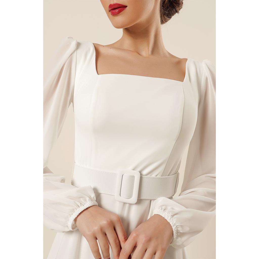 Długa suknia wieczorowa z szyfonu i paskiem w talii