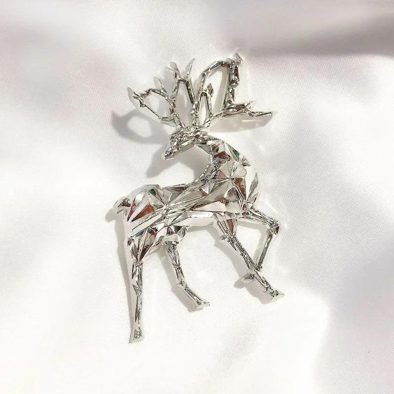 Creative 1 Pcs Mini Exquisite Golden Christmas Deer Animal Clothes Brooch Men And Women Clothing Hundred Matching Accessories