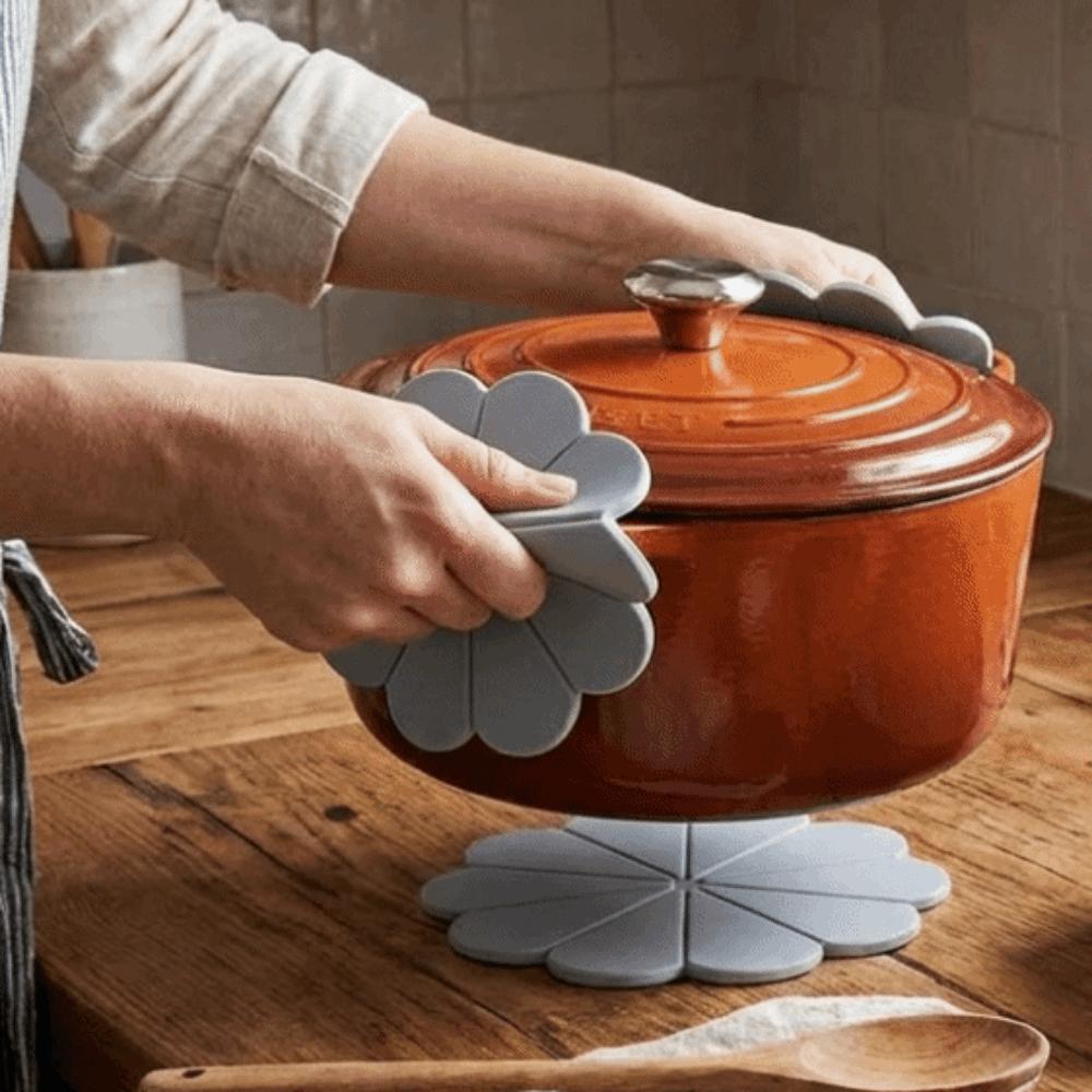 2PCS Heat Resistant Flower Shaped Silicone Mat Anti Scalding Table Mat Pot Holder Tea Coaster