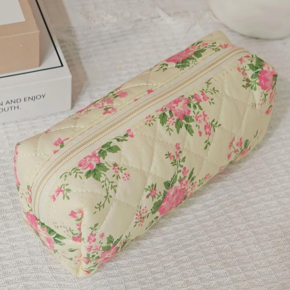 Vintage Blumenmuster Damen Stepp Kosmetiktaschen Reise Tragbar Damen Make-up Etui Toilettenartikel Aufbewahrung Handtasche Mädchen Reißverschluss Federmäppchen
