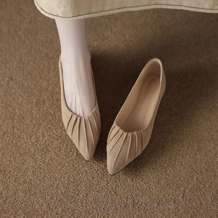 Chaussures simples à bout pointu et décolleté peu profond, tempérament rétro, talon plat, ressort neuf, avec jupe, Mary Jane