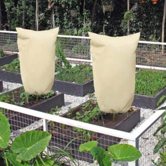 Plant Cold Proof Cover Winter Protection Frost Blanket with Adjustable Drawstring Zipper Freeze Protection Bag for Garden Shrubs Trees