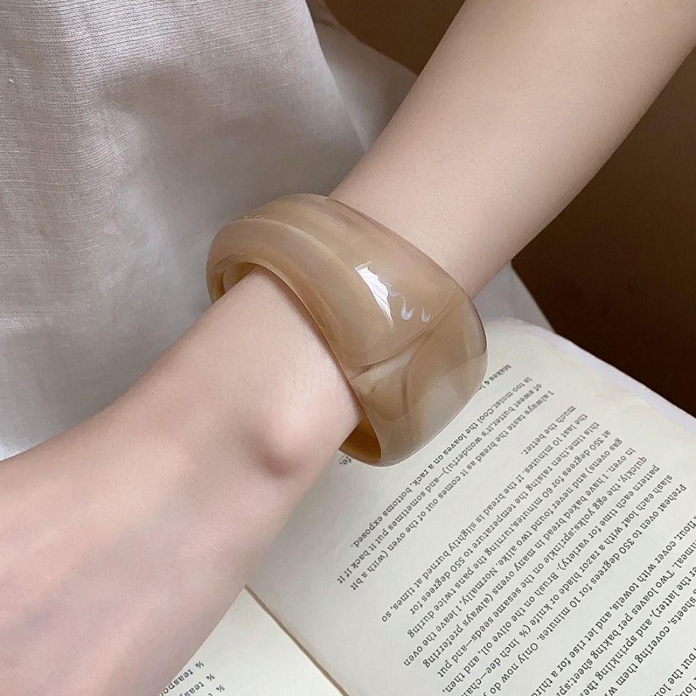 Buntes Unregelmäßiges Breites Armband Minderheiten Design Geometrischer Handring Retro Acryl Armreif Täglich