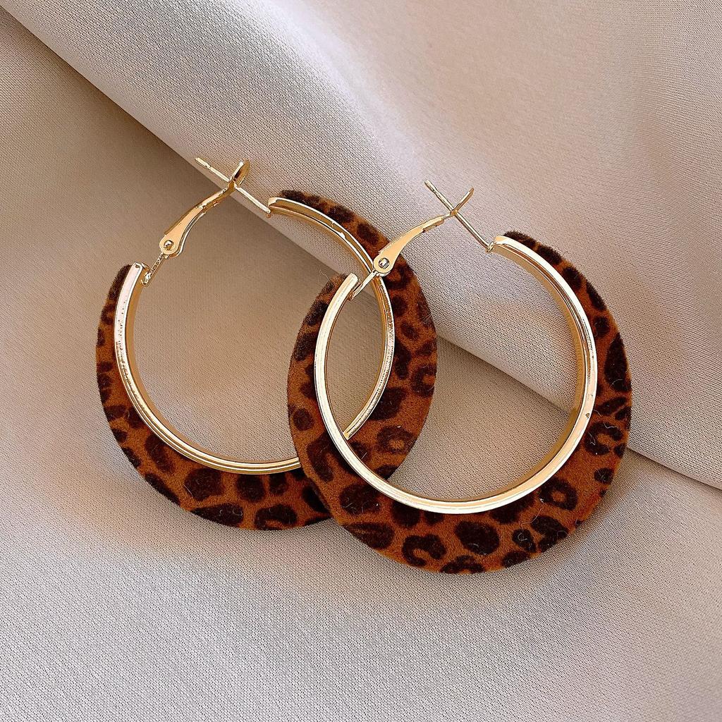 Silver needle Hong Kong style retro flocking round leopard print earrings earrings personalized autumn and winter earrings women