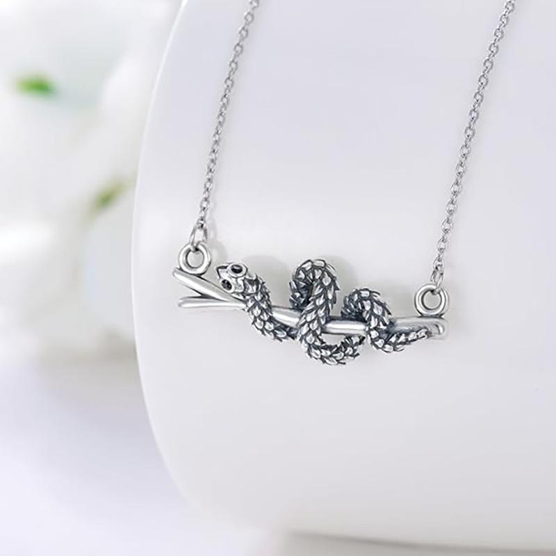 Retro Snake-shaped Wound Oil Dripping Necklace Fashionable and Versatile Animal Clavicle Chain