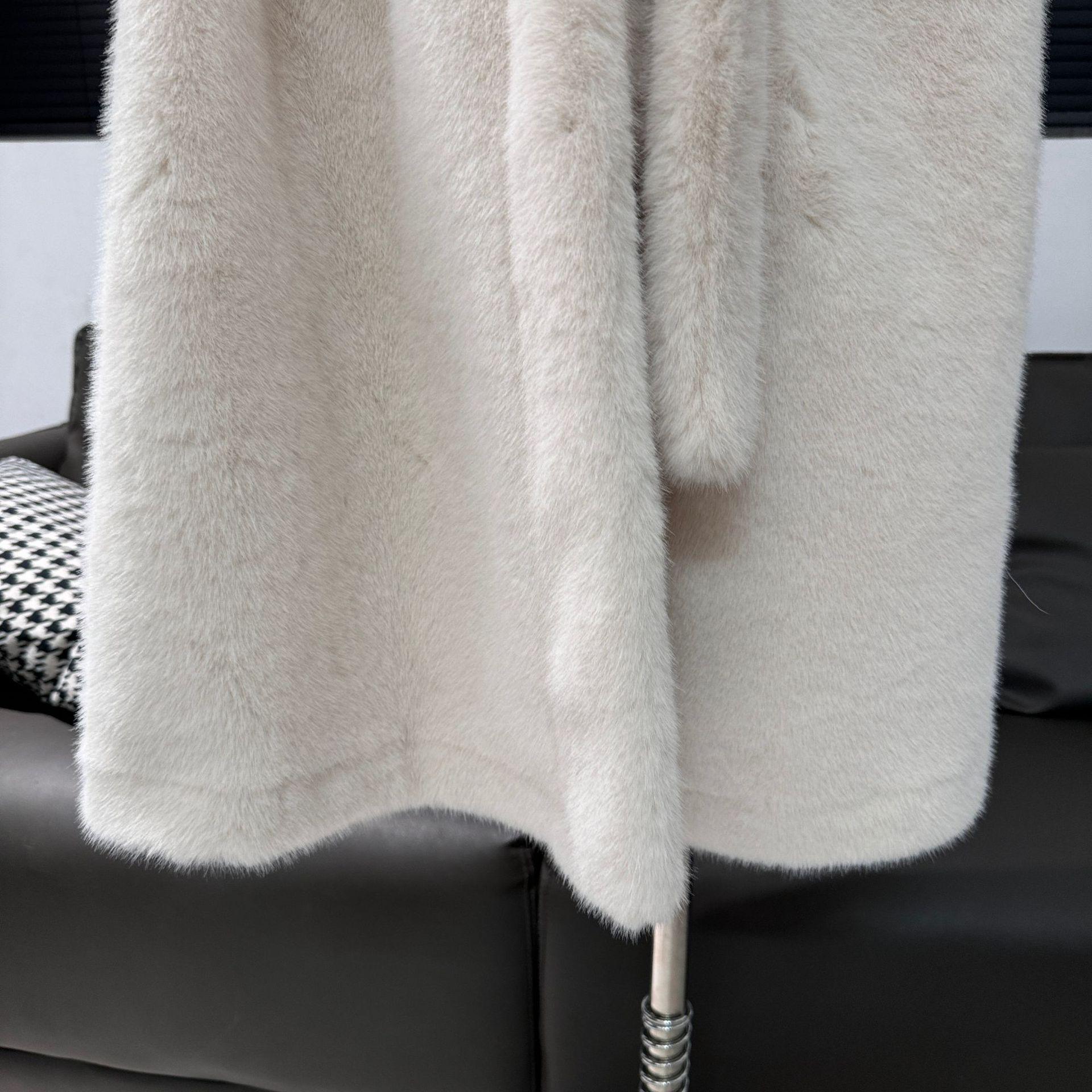 Новый стиль шубы из искусственного меха — фото 4