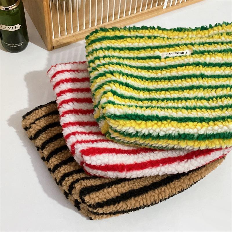 Neue Bunte Gestreifte Plüsch-Clutch Kosmetiktasche Tragbare Make-up-Tasche Kulturtasche Reise Outdoor Make-up-Organizer