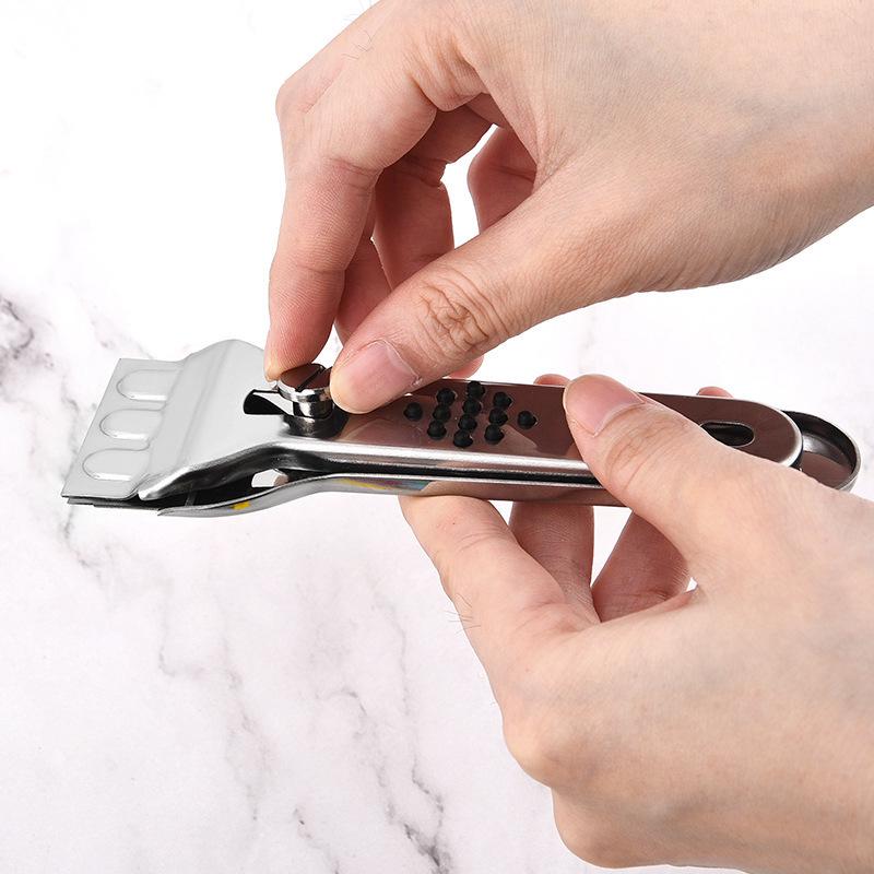 Eis- und Fleckenentferner-Schaber aus Edelstahl mit Ersatzklingen zur Reinigung von Kühlschrank und Kochfeld.