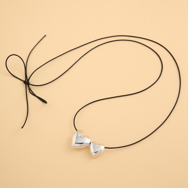 Elegant Heart Pendant Neck Chain Adornment Unique Bowknot and Heart Pendant Necklace Simple Clavicular Chain Accessory