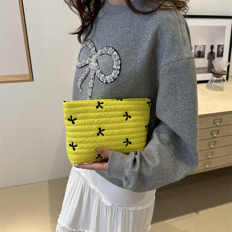 Ins Bow Embroidered Cosmetic Bag Large Capacity Zipper Makeup Bag Wash Bags Travel Oxford Cloth Clutch Bag For Girls Women