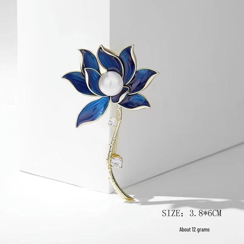 Elegante Perlen-Strass-Brosche: Damen Exquisite Brosche im Stil kleiner Duft und Seidentuch-Schnalle