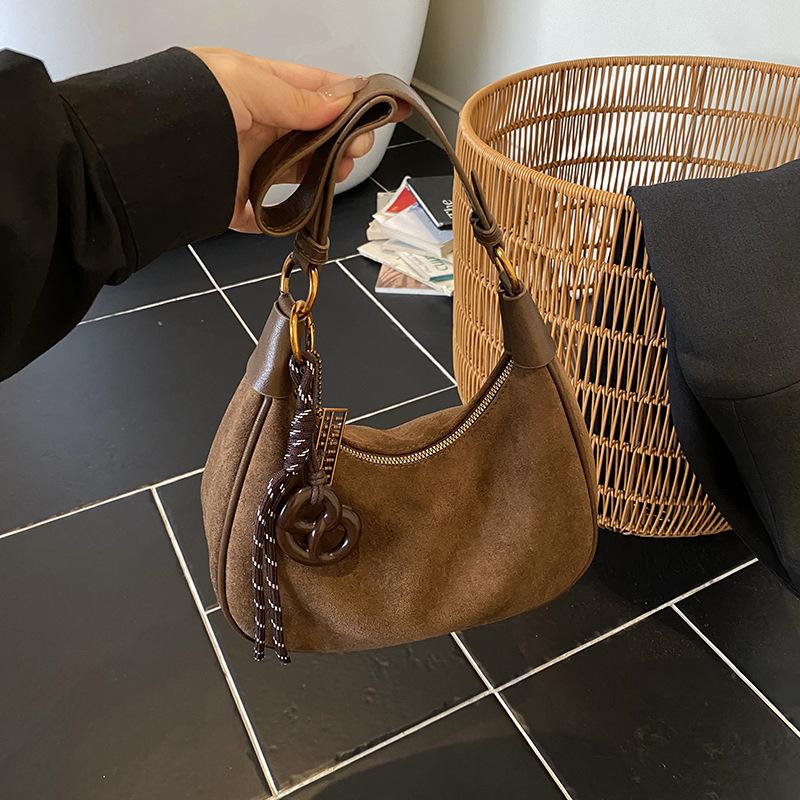 2025 New Autumn and Winter Suede Underarm Bag Women's Niche Trend Dumpling Bag Women's Commuter Retro Shoulder Bag