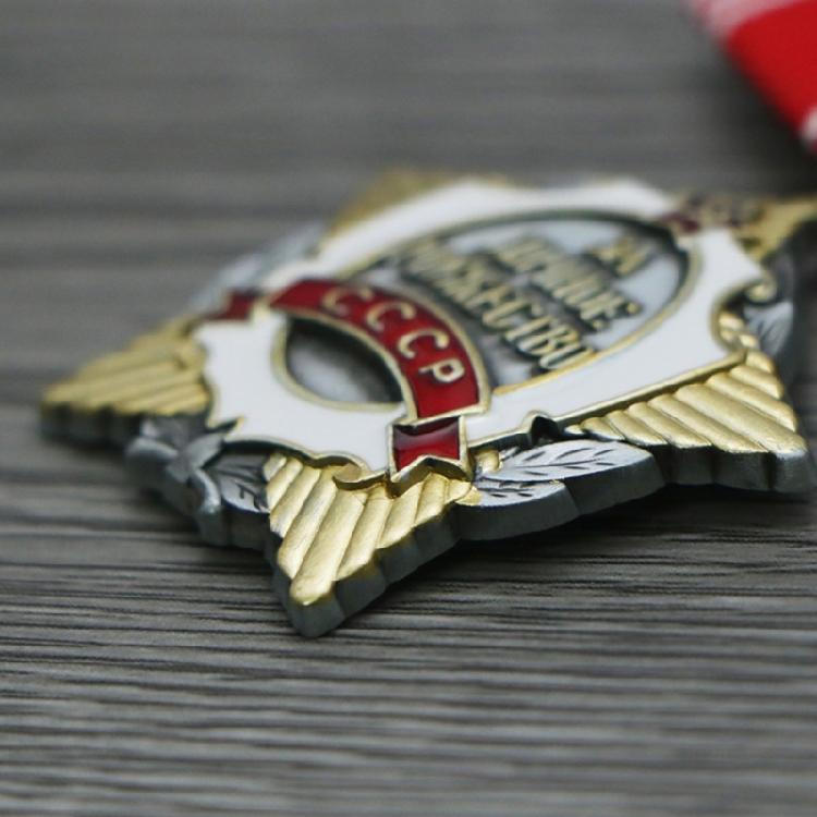 Radzieckie Rosyjskie Odznaki Medale Order Czerwonego Sztandaru Pierwsze Radzieckie Wojskowe Odznaczenia Medale ZSRR Medale Wojskowe Broszki