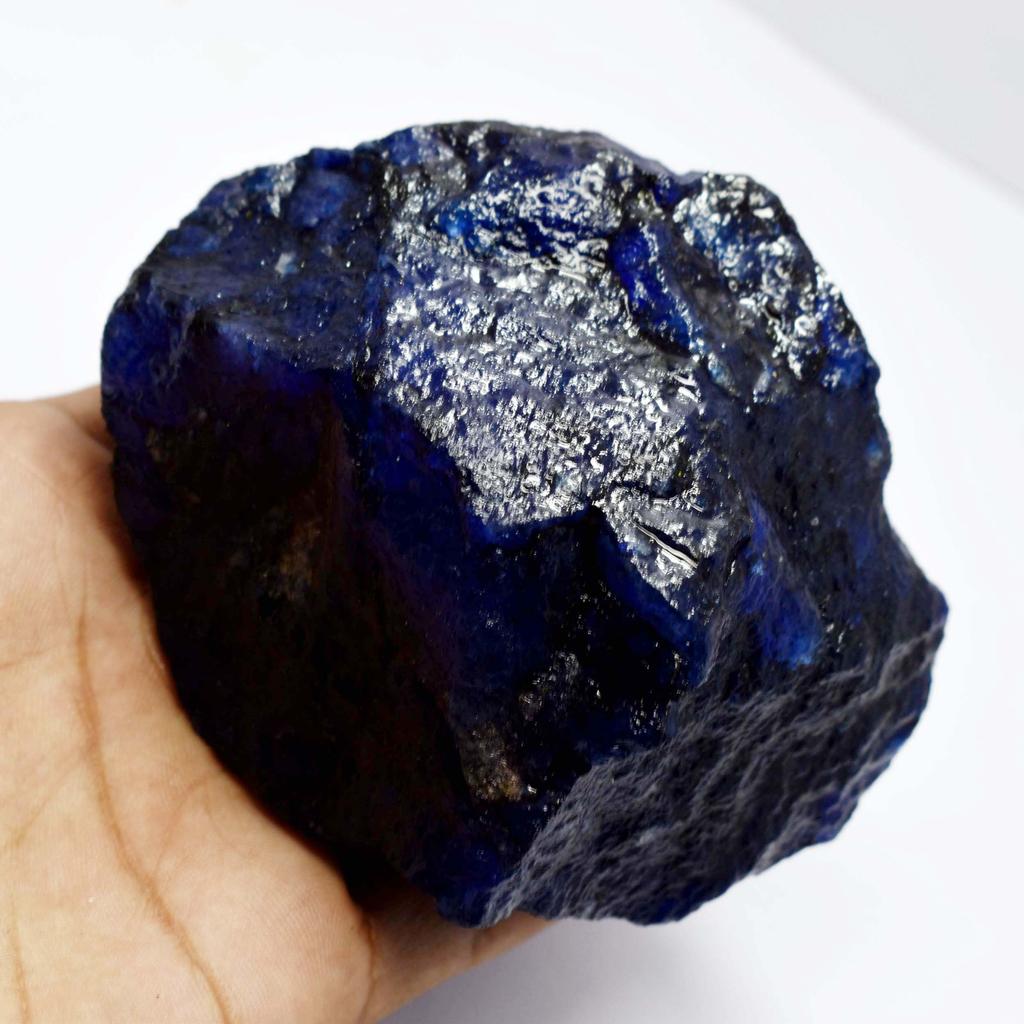 Přírodní modrý safír 2362,75 ct Hrubý Certifikovaný Volný Drahokam