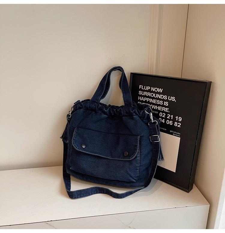 

Denim bag women s 2025 new summer leisure college students class commuting shoulder bag large capacity messenger bag темно-синий