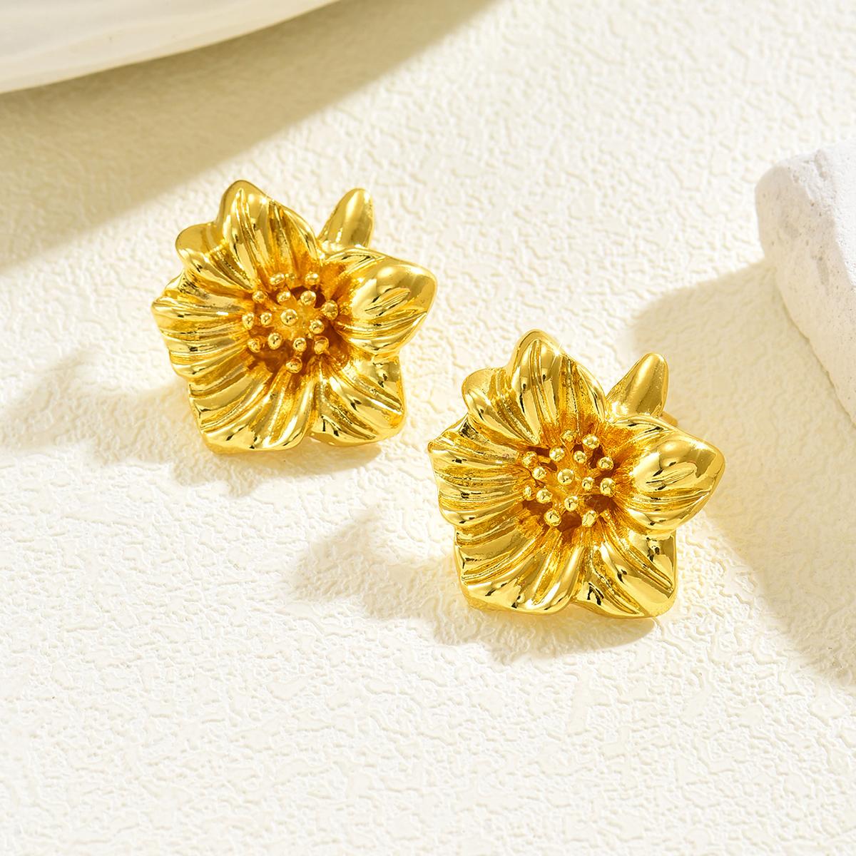

Vintage Gold Color Flower Earrings Chic Floral Chunky Studs Retro Boho Jewelry for Women Daily Party Wedding Wear