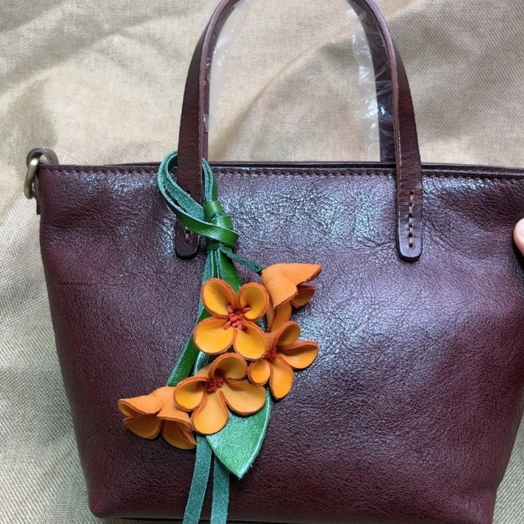 Fashion Cow Leather Flower Pendant Keychain Bag Charm Handbook Osmanthus Car Key Pendant Creative Pendant Tulip Bag Accessories