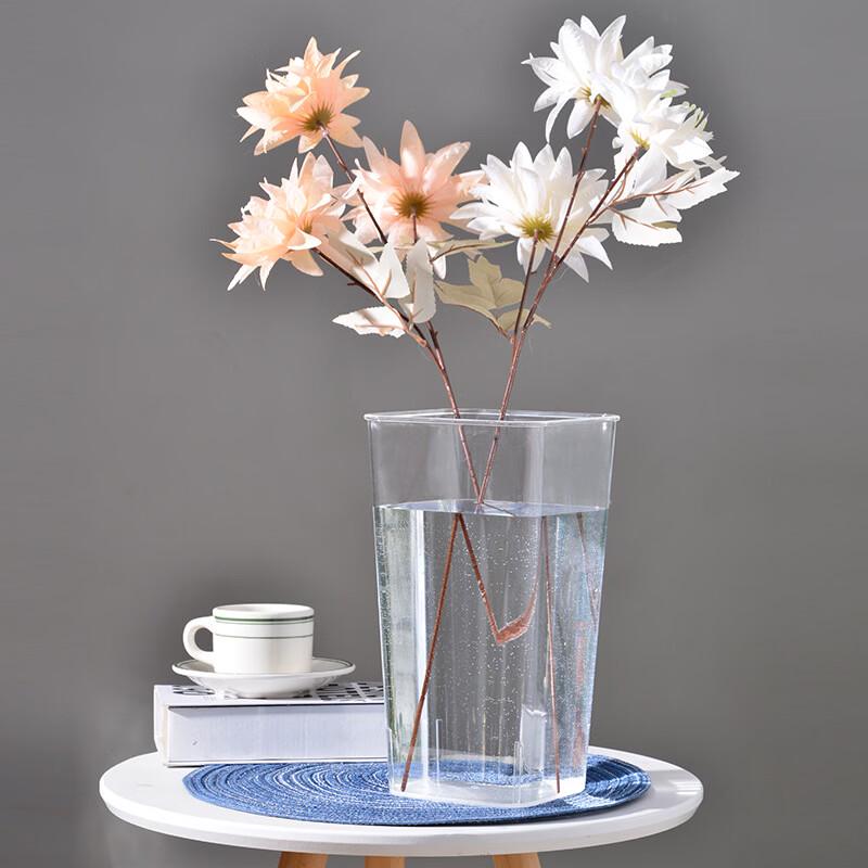 Einfache dekorative Blumenvase