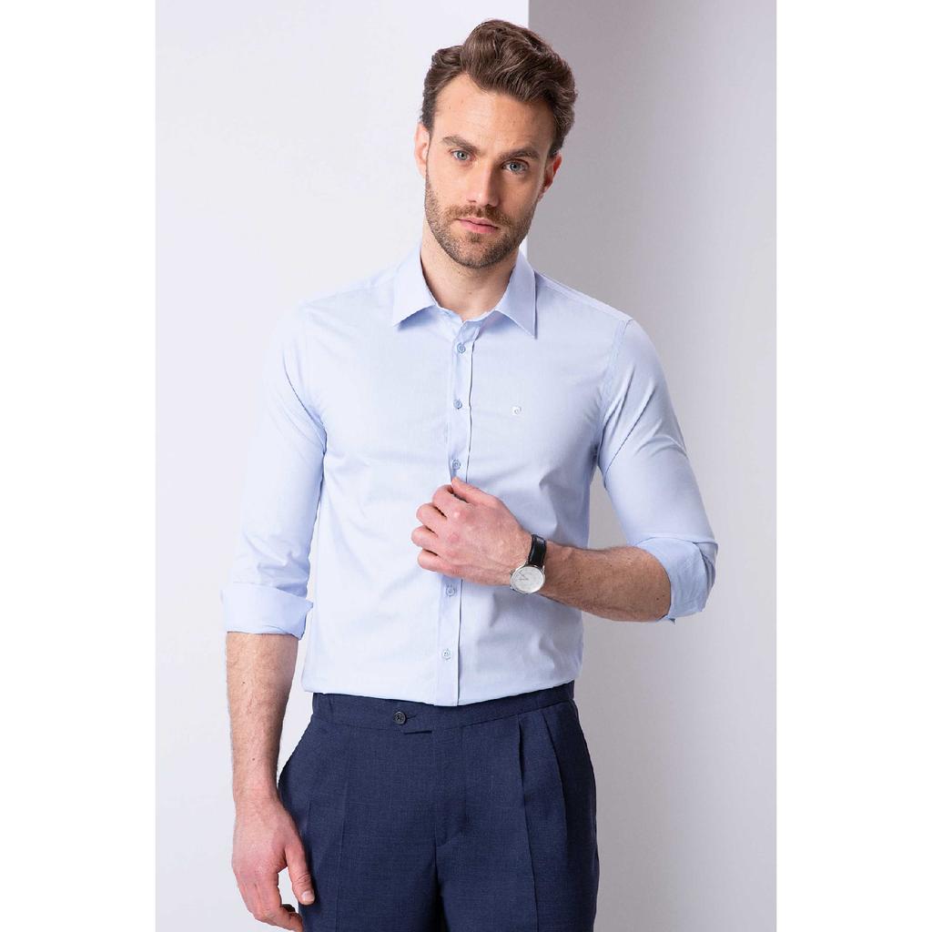 Biała koszula basic o dopasowanym kroju