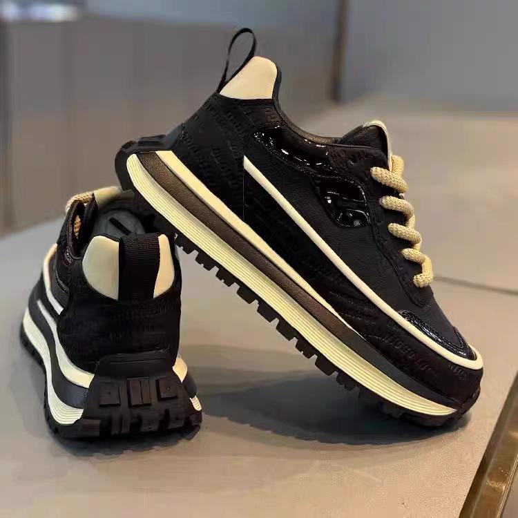 Scarpe da uomo autunnali in rete traspirante marca di tendenza senso avanzato Forrest Gump sportive da corsa casual suola spessa aumento altezza interna scarpe da papà alla moda