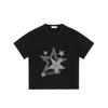 Schwarzes T-Shirt mit Sternenmuster und Grafiktext für Freizeitkleidung