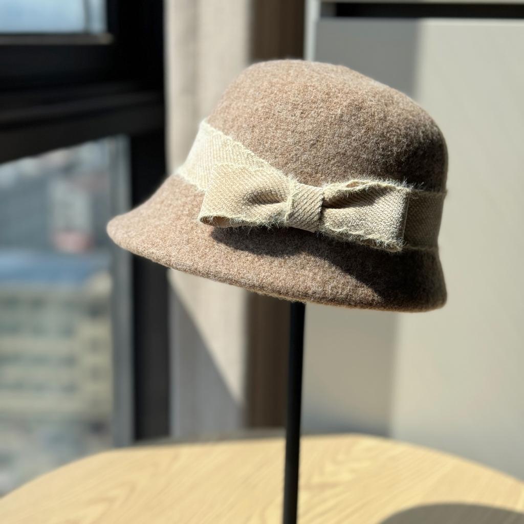 Neuer, kleiner, duftender Fischerhut im französischen Stil für Damen in Herbst und Winter, Hepburn-Stil, lockiger Topfhut, elegantes goldenes Geschenk.