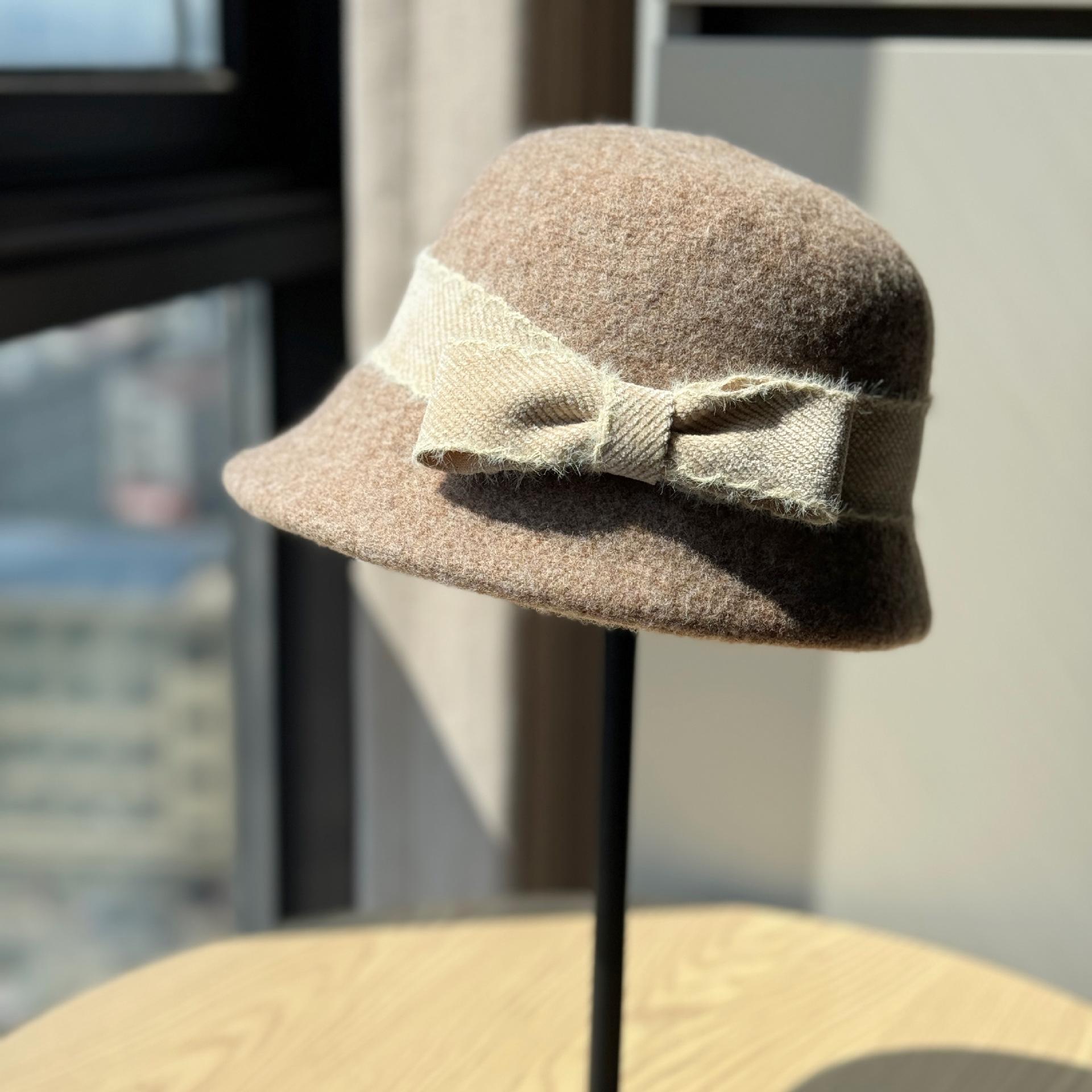 

Новая шляпа-панама из шерсти с легким ароматом во французском стиле для женщин на осень и зиму, в стиле Хепберн, с загнутыми полями, элегантная золотая подарочная шляпа Adjustable