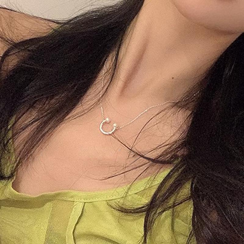 Korean Style Crescent Moon U-Shaped Pendant Necklace for Women - Fashionable, Versatile Clavicle Chain
