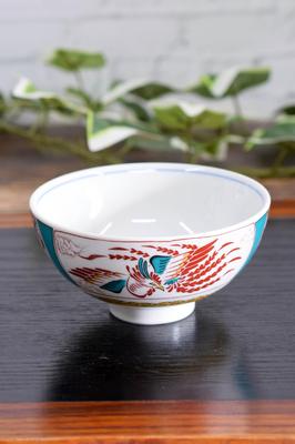 Waza no Kura Stilvolle Kutani-Keramik Reisschale mit rotem Phönix Hergestellt in Perfekt als Geschenk für den 60., 70., 77. oder 88. Geburtstag Design,