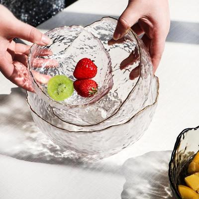 Influencer Japanisches Gehämmertes Glasschalen-Set mit Goldrand: Geschirr für Obst, Dessert und Salat.