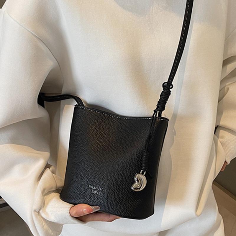 Summer Solid Color Lychee Pattern Gentle Bucket Bag Women 2025 New Simple and Elegant Casual Shoulder Messenger Bag Tide