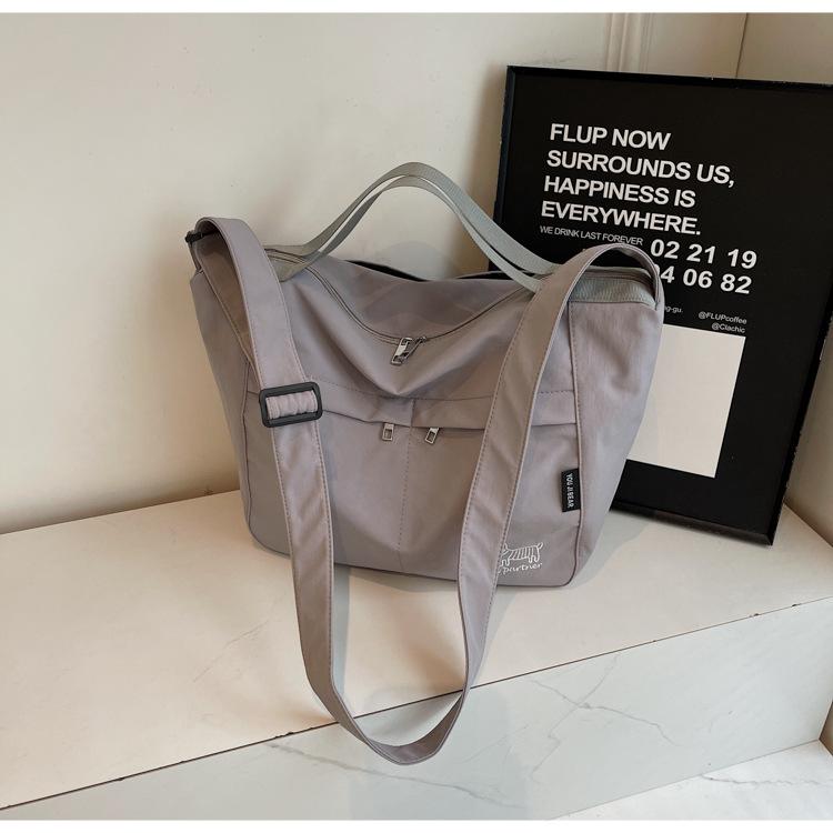 

Вместительная дорожная сумка для отдыха женская 2025 новая модная легкая сумка-тоут нейлоновая ткань на плечо мессенджер тренд серый