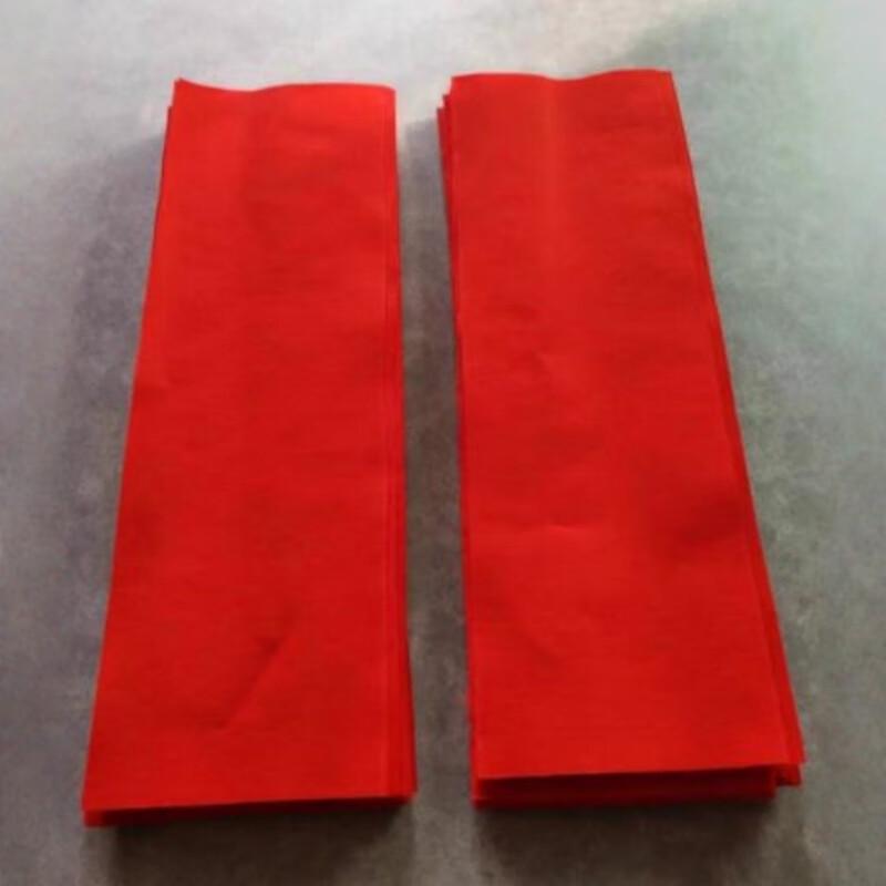 

Красные атласные ленты