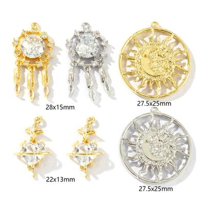 2 Stück Messing Anhänger Mehrfarbig Klar Cubic Zirkonia Traumfänger Mond Sonne Planet der Liebe Anhänger Für DIY Halskette Schmuckherstellung