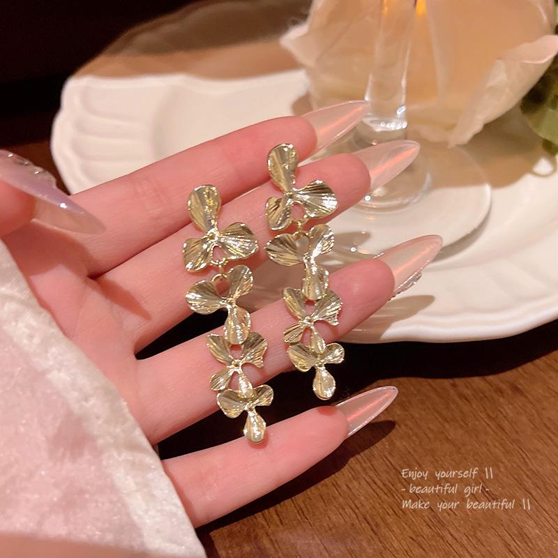 S925 Silver Needle Small Fresh Versatile Flower Stud Earrings Women's Light Luxury Niche Premium Pearl Earrings