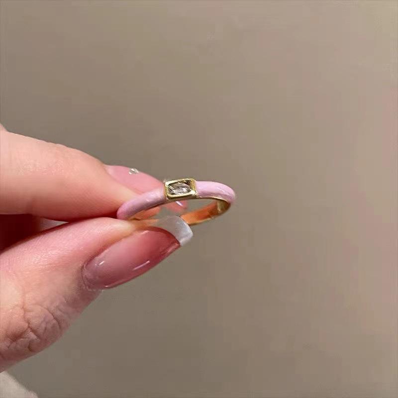 

Регулируемое кольцо в корейском стиле: Открытое кольцо с капельной глазурью и квадратным ромбовидным узором для женщин, идеально подходит в качестве украшения для указательного пальца.