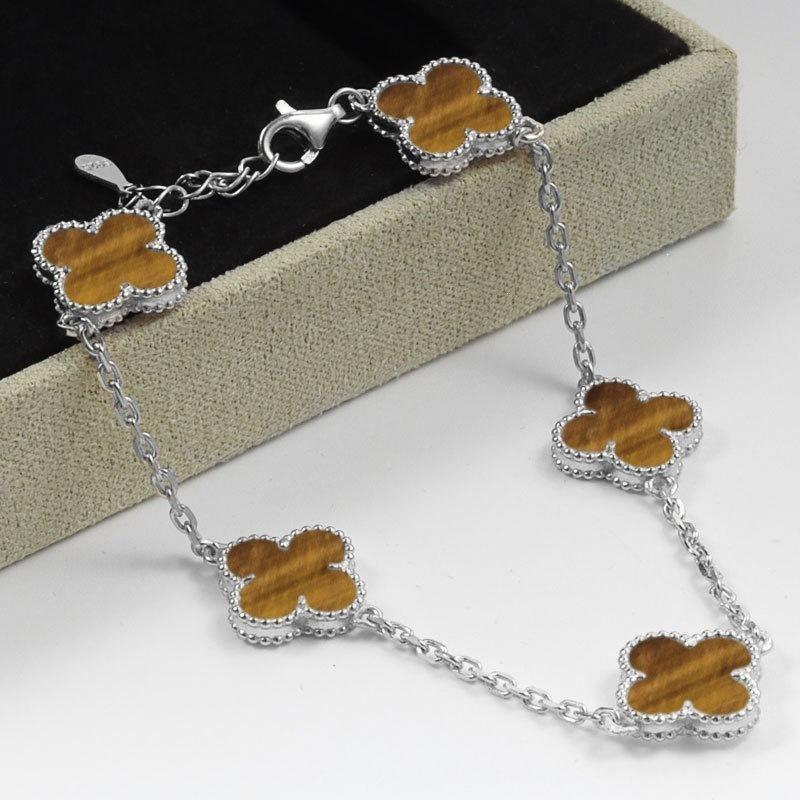 Women's Four-Leaf Clover Bracelet – 18K Gold Plated with Double-Sided Mother-of-Pearl, Elegant High-Quality Accessory, Chic and Lucky Design.