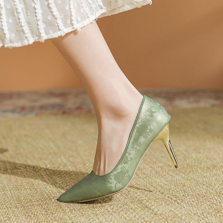 

High heels single shoes women s 2025 autumn cheongsam shoes pointed tip fine heel flower pattern large size temperament senior sense 41-43 43