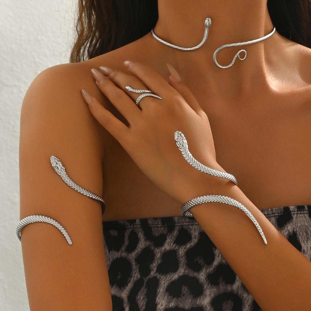

4pcs Versatile Bold and Fashionable Jewelry Opening Bracelet Ring Arm Cuff Choker Set Banquets серебряный