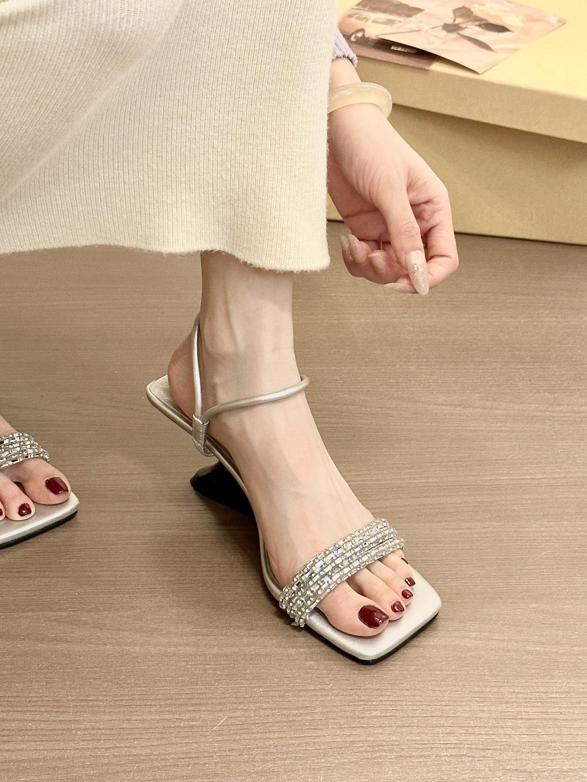 

Delicate Ernie! Temperament square head rhinestone with two words, wearing wedge heel sandals women s summer open-toed sandals 40