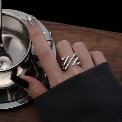 Einfacher quadratischer hohler Twill-Ring für Damen Mode Geometrisch Handgefertigt Unregelmäßiger Streifenring Party Schmuck Geschenk