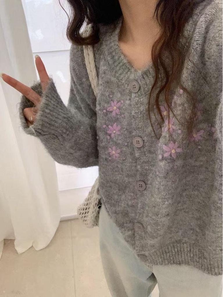 Dámský volný pletený kardigan v korejském stylu na podzim 2025 s vyšívaným designem