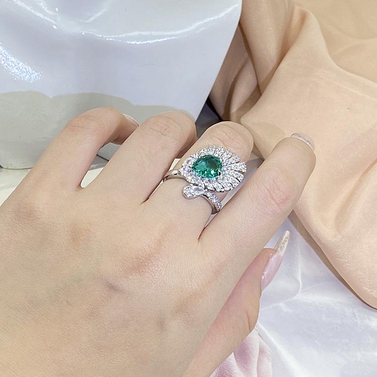 Caibao Light Luxury High end Green Grandmother Peacock Tail Ring Female Palace Style Versatile Index Finger Jewelry