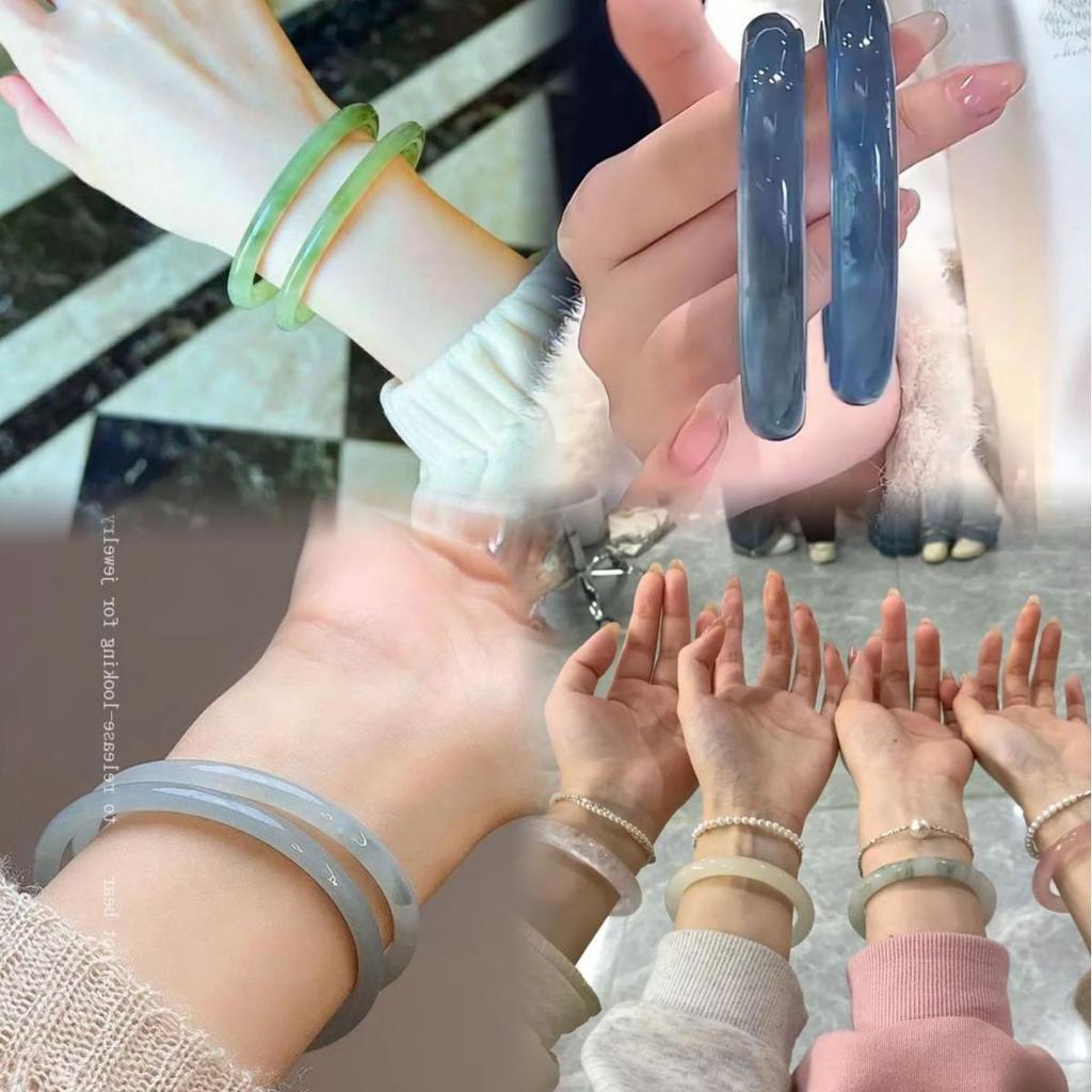 Elegant Chinese Style Jingle Bracelet: Ice-Transparent, Non-Fading Round Bangle Collection