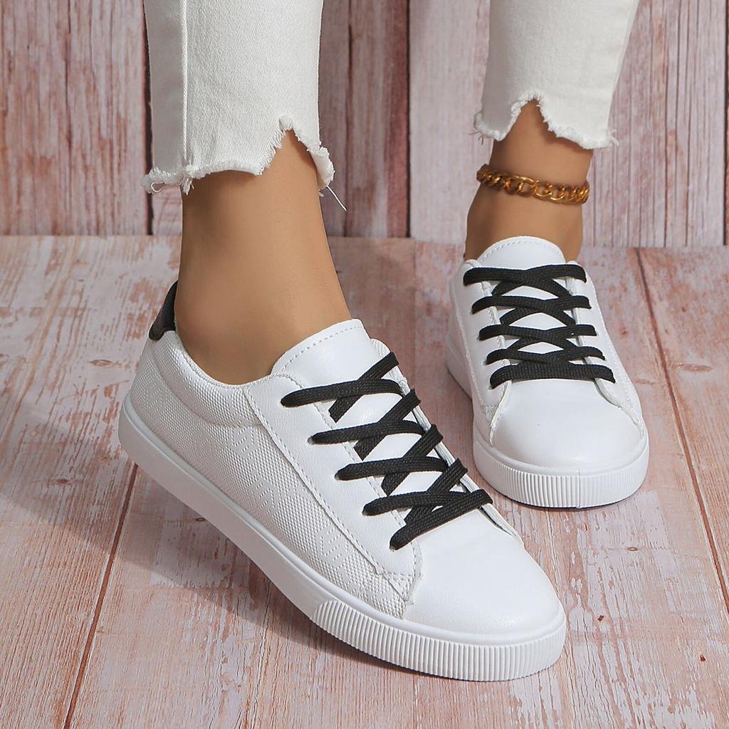 Neue Herbst Schnürschuhe kleine weiße Schuhe Damen flacher Boden Mode weißes Brett Paar Freizeitschuhe Außenhandel