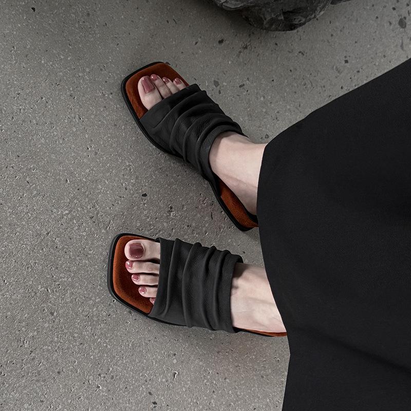 Sheepskin version~ Summer new Korean version pleated design one-word broadband slippers women's slope heel open-toed light-mouth cool slippers~