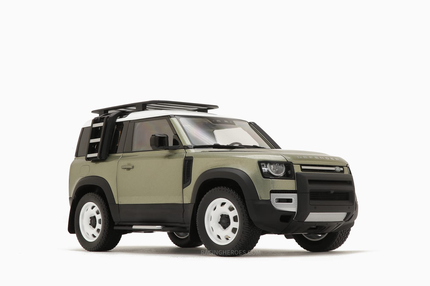 

Land Rover Defender 90 with Roof Pack 2020 Pangea Green scale finished model car 810704 [Almost Real] - - 1/18 зелёный