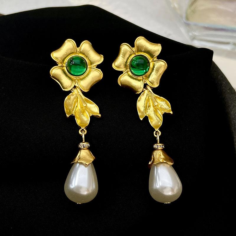 Classic Middle Women Girls Enamel Flower Earrings Ear Clip Vintage Elegant Lady High-end Party Banquet Accessories Jewelry