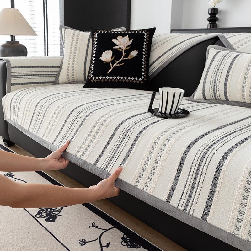 

Light Luxury Modern Simple Four-Season Universal Chenille Seat Cushion New Mao Mao Yarn Non-Slip Sofa Cover 70*70cm серый